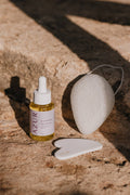 gua-sha-en-jade-blanc-pour-le-visage