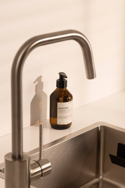 liquide-vaisselle-a-la-bergamote-et-citronnelle