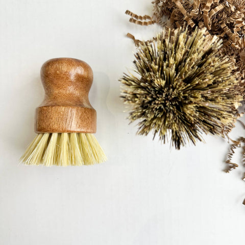 brosse-de-cuisine-en-bois-debene-naturel