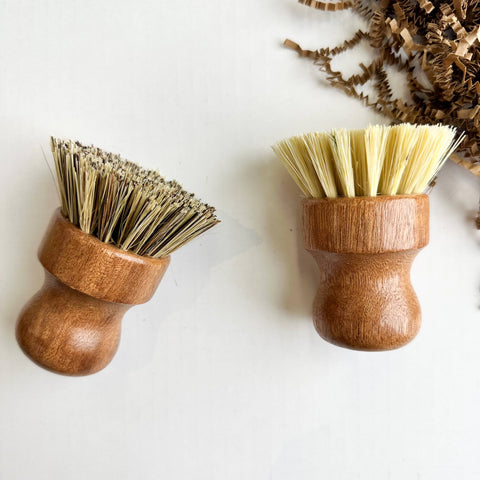 brosse-de-cuisine-en-bois-debene-naturel