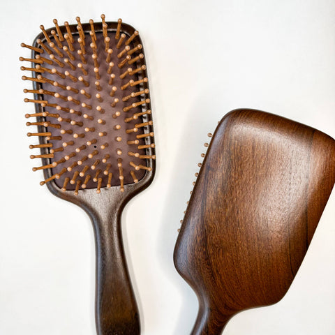 brosse-a-cheveux-en-bois-de-santal-naturel